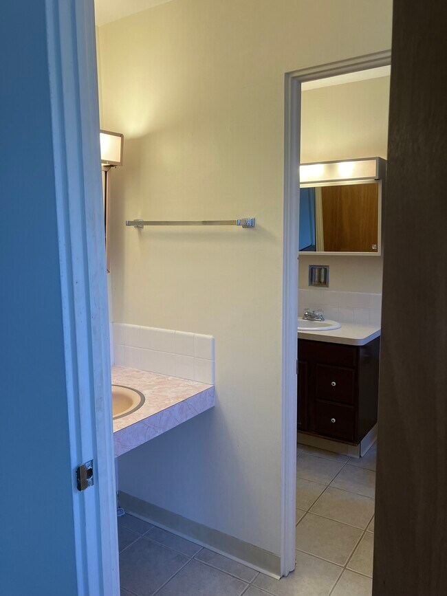 1824 Cromwell Dr, Akron, OH 44313 Townhome Rentals in Akron OH