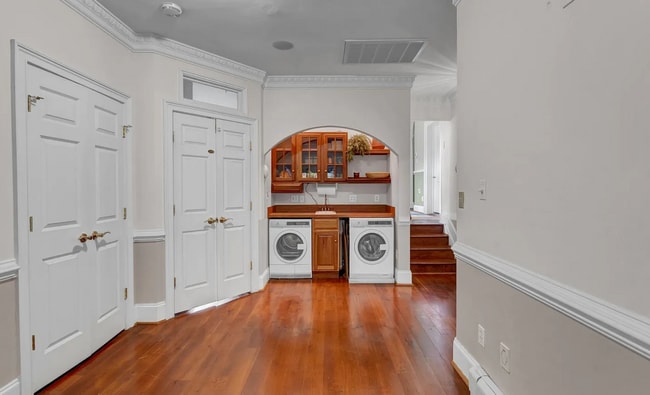 Laundry - Shared - 7912 Savage Guilford Rd