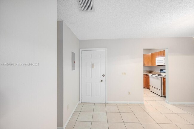 Foto del edificio - 2675 Lake Haven Rd