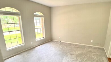 Building Photo - 17743 Seven Pines Dr