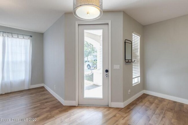 Foto del edificio - 3775 Thayer Ln