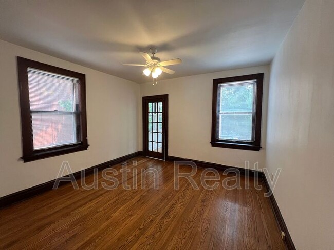 Building Photo - 1712 Yale Ave