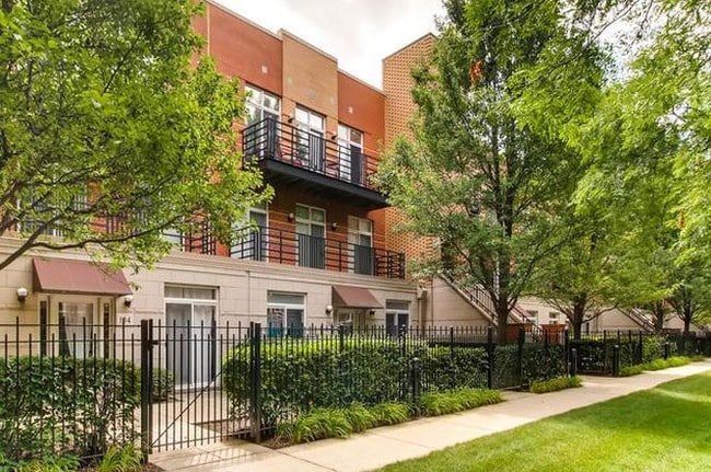 Building Photo - 1033 E 46th St