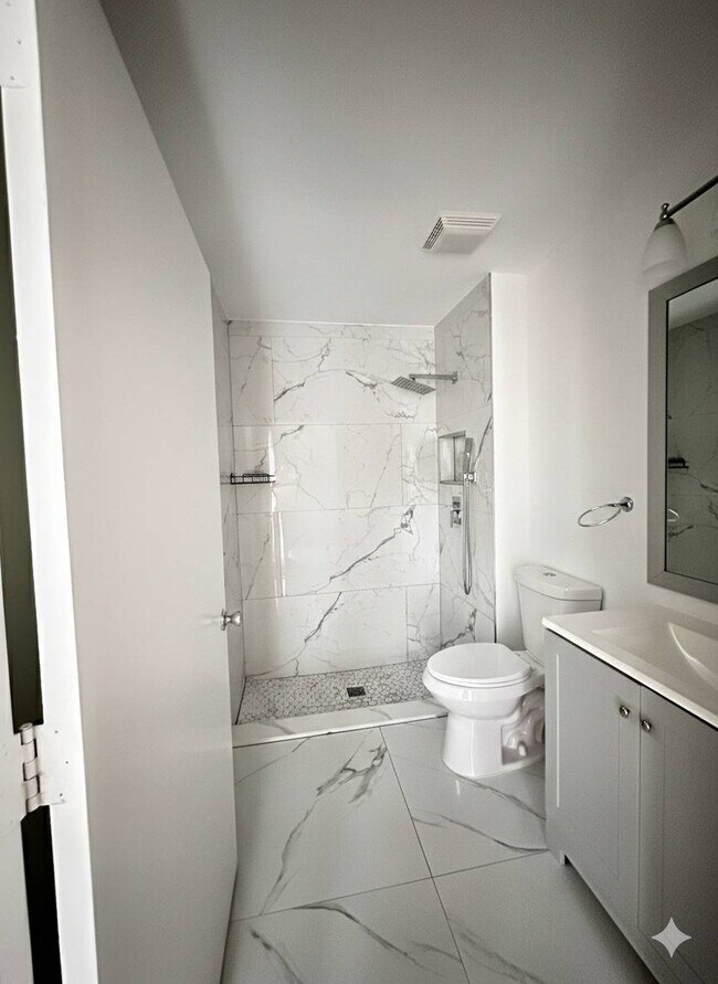 Building Photo - 130 Cypress Way W