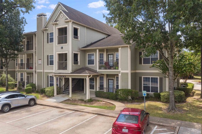 Foto del edificio - 2400 Spring Rain Dr