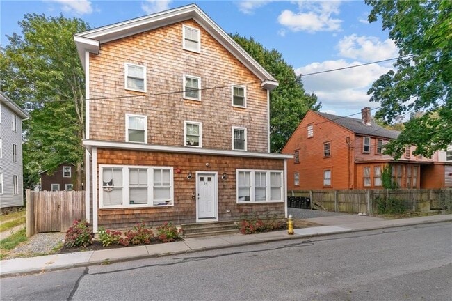 Building Photo - 16 Brinley St