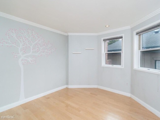 Building Photo - 2 br, 1 bath  - 560 Commercial St