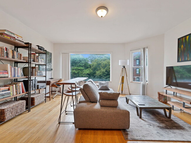 Building Photo - 5207 S Drexel Ave