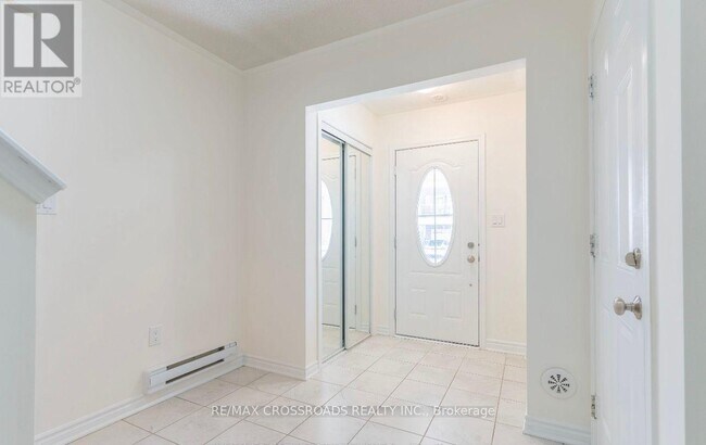 Photo du bâtiment - 1060 Clipper Ln