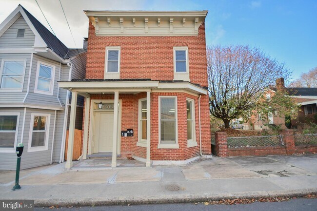 Building Photo - 203 W John St