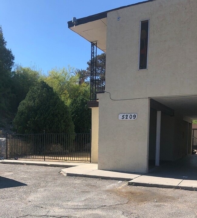 Building Photo - 5209 Carousel Dr
