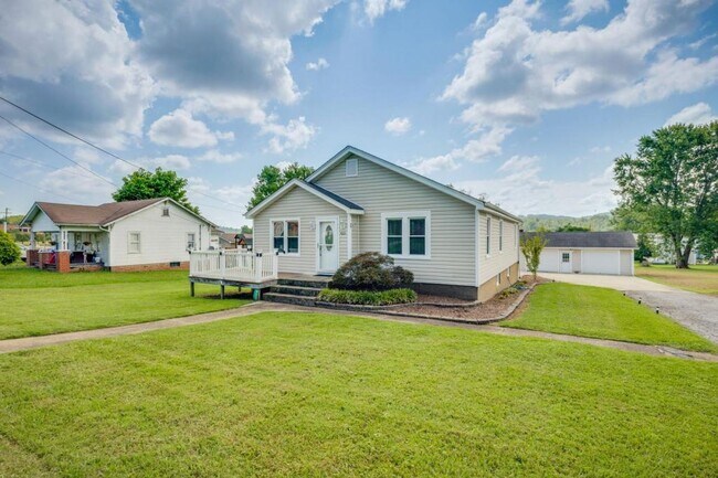 Foto del edificio - 4221 Maplewood St
