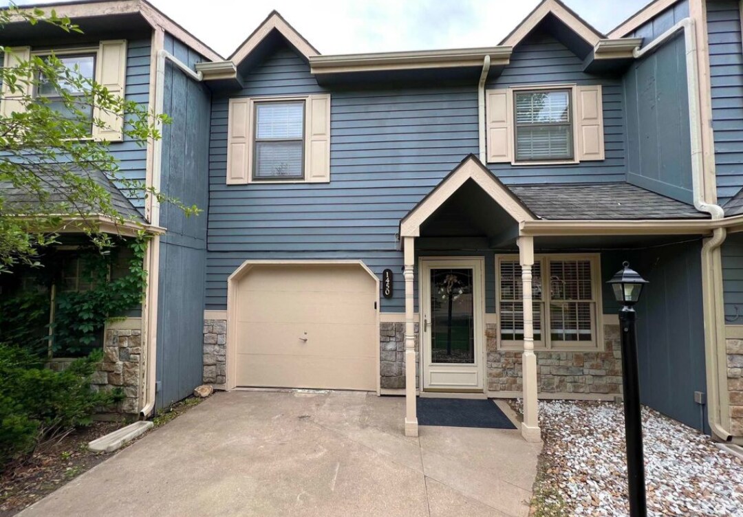 1450 Brighton Cir, Lawrence, KS 66049 Townhouse for Rent in Lawrence