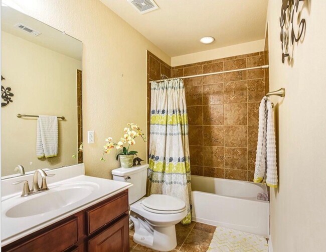 Foto del edificio - 116 Copper Lake Ln