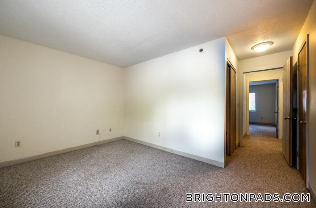 Foto principal - 152 N Beacon St
