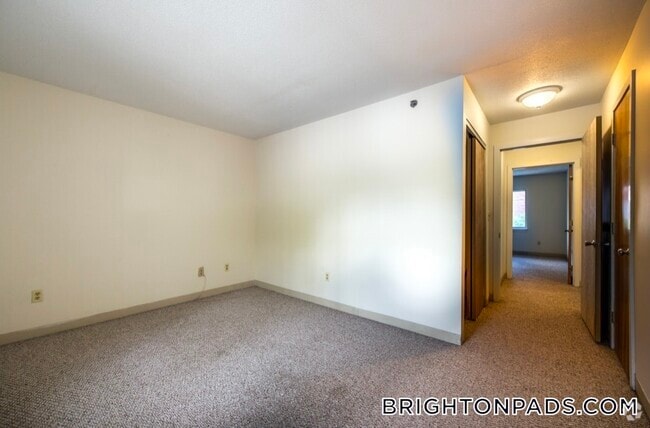 Building Photo - 152 N Beacon St