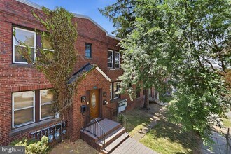 Building Photo - 1231 Penn St NE