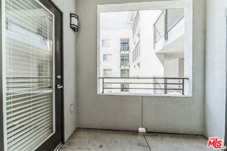 Building Photo - 6400 Crescent Prk E