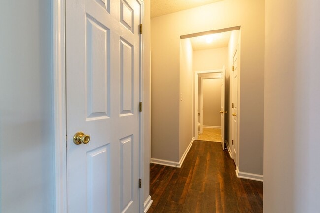 Foto del edificio - 4 Bedroom/2.5 Bath Townhouse!