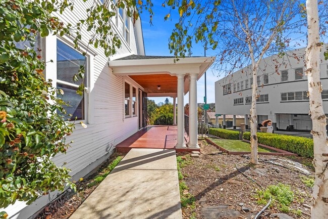 Building Photo - 205 Court St