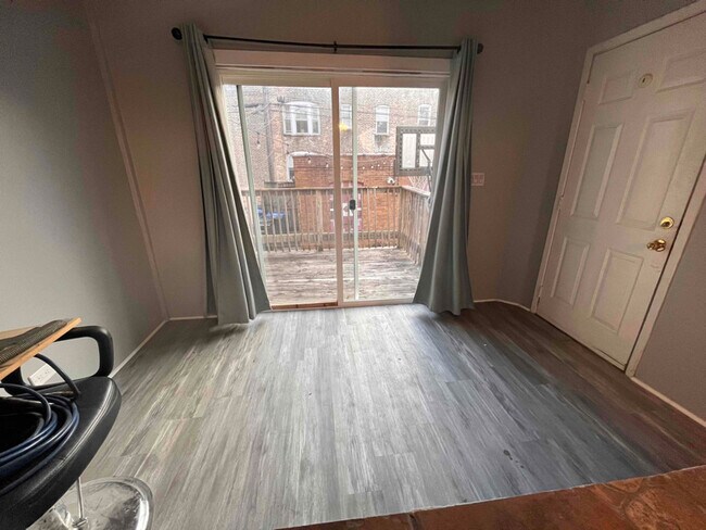 Building Photo - 3839 W Wrightwood Ave