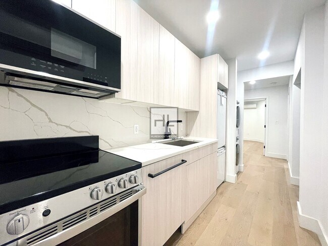 Foto del edificio - Bright Newly Renovated 4 Bed 2 Bath apartm...