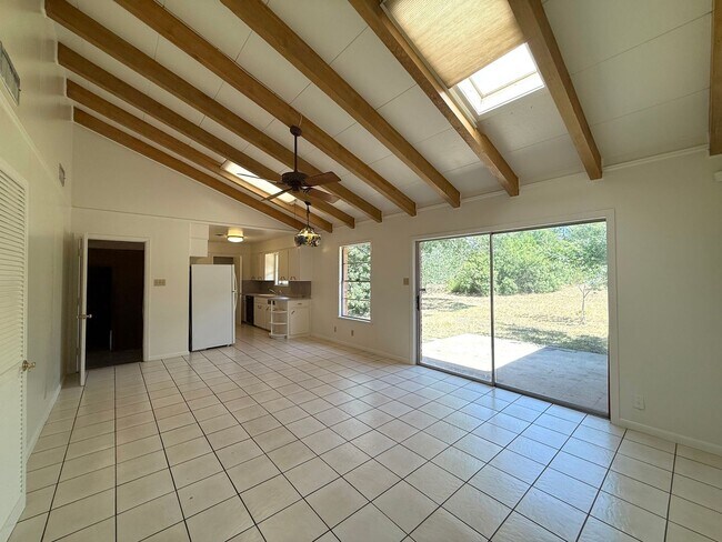 Foto del edificio - Walk to St. Edwards University!-2711 Little John