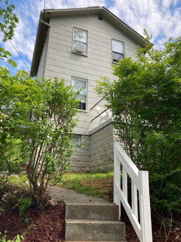 Primary Photo - 701 Maple Way