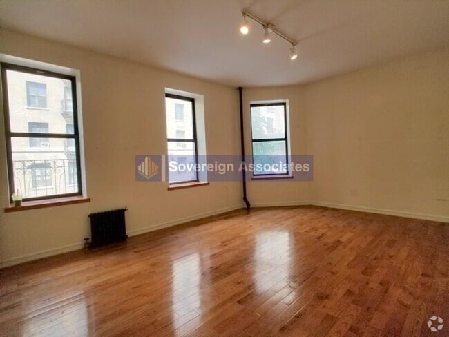 Building Photo - 610 W 150th St