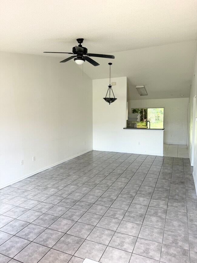Building Photo - 33 Flamingwood Ln #B