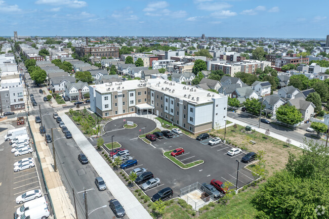 730 W Berks St Philadelphia, PA 19122 - Camino De Oro