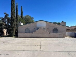 Building Photo - 2918 E Glen Dr