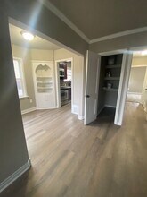 Building Photo - 914 S 16th Ave