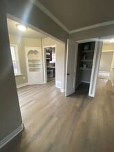 Building Photo - 914 S 16th Ave