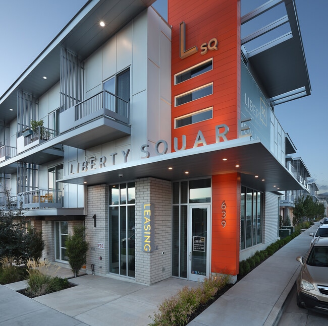 Building Photo - Liberty Square