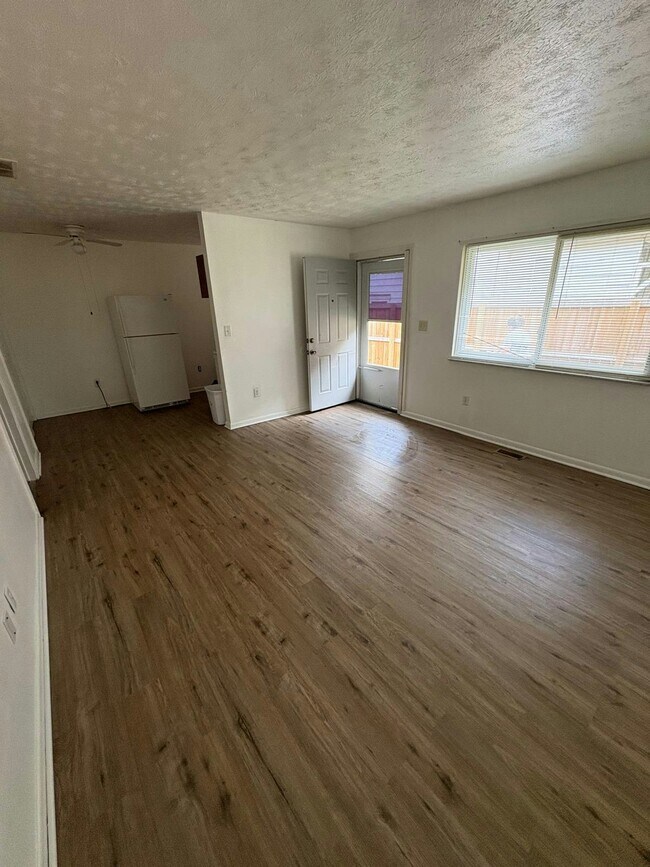 Building Photo - 56 Fernwood Ave