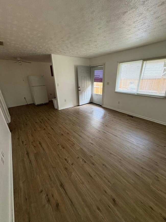 Building Photo - 56 Fernwood Ave