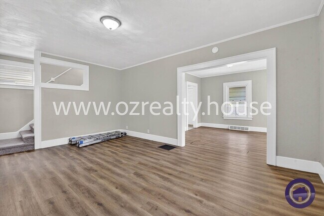 Foto del edificio - 3725 Hoiles Ave
