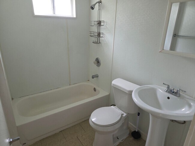 Foto del edificio - 1 Bed 1 Bath Near Downtown