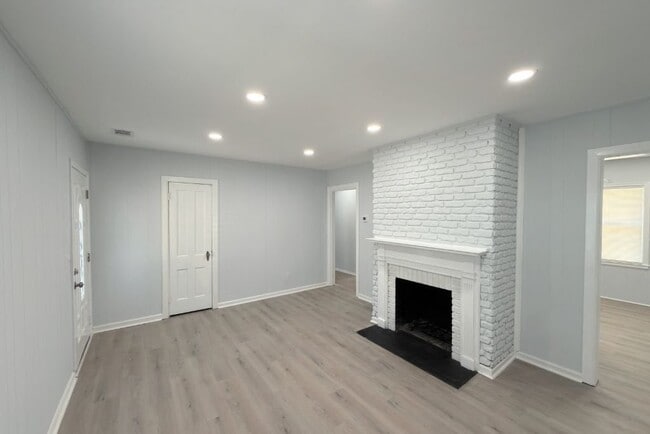 Foto del edificio - 1701 E 39th St