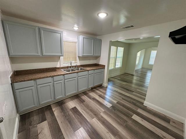 Foto del edificio - 2206 Rockefeller Blvd