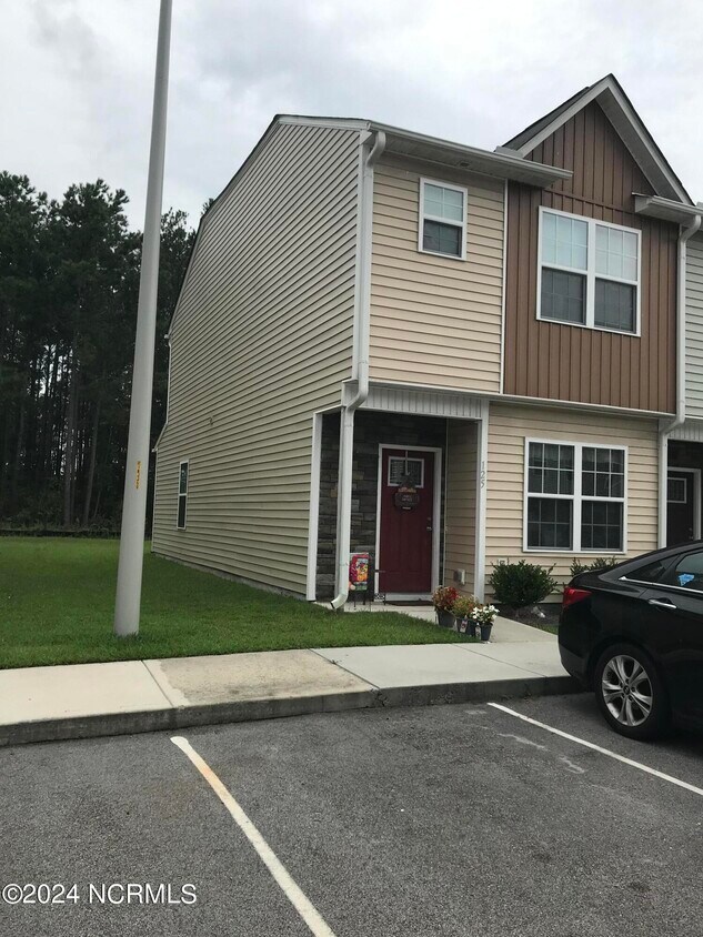 125 Beacon Woods Dr, Holly Ridge, NC 28445 Townhome Rentals in Holly