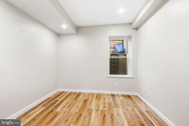 Foto del edificio - 1250 S 27th St