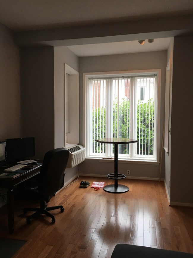 Foto del edificio - 2119 N St NW