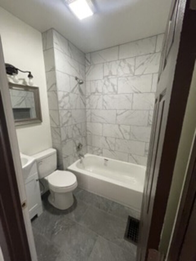 Building Photo - 308 Hess