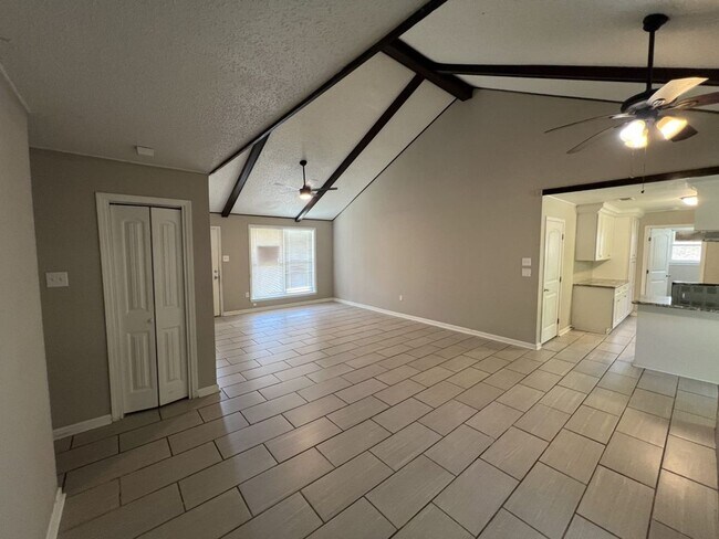 Foto del edificio - Charming 3-Bedroom Home on Quiet Dead-End ...
