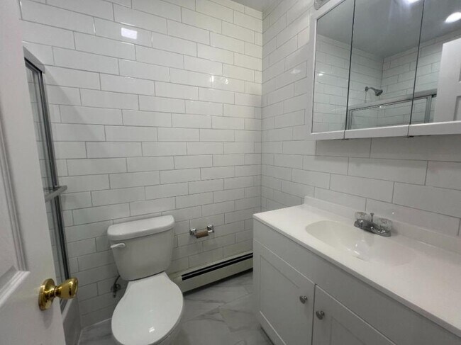 Foto del edificio - 3 bedroom in WOODSIDE NY 11377