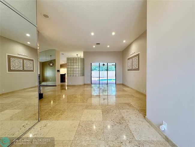Foto del edificio - 8656 NW 43rd Ct