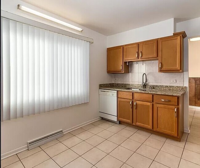 Foto del edificio - 615 Maple Ct