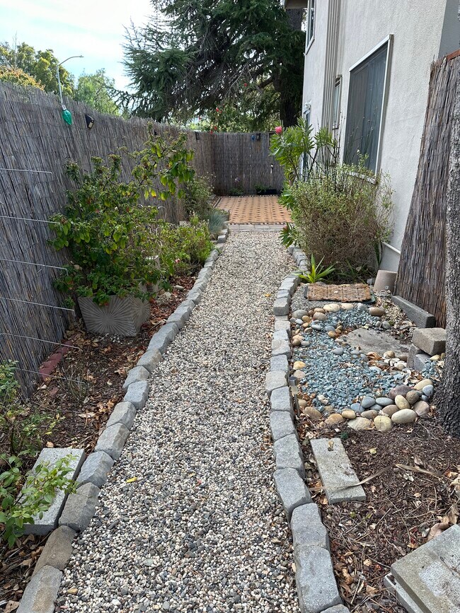 Building Photo - 605 Gamma Ct